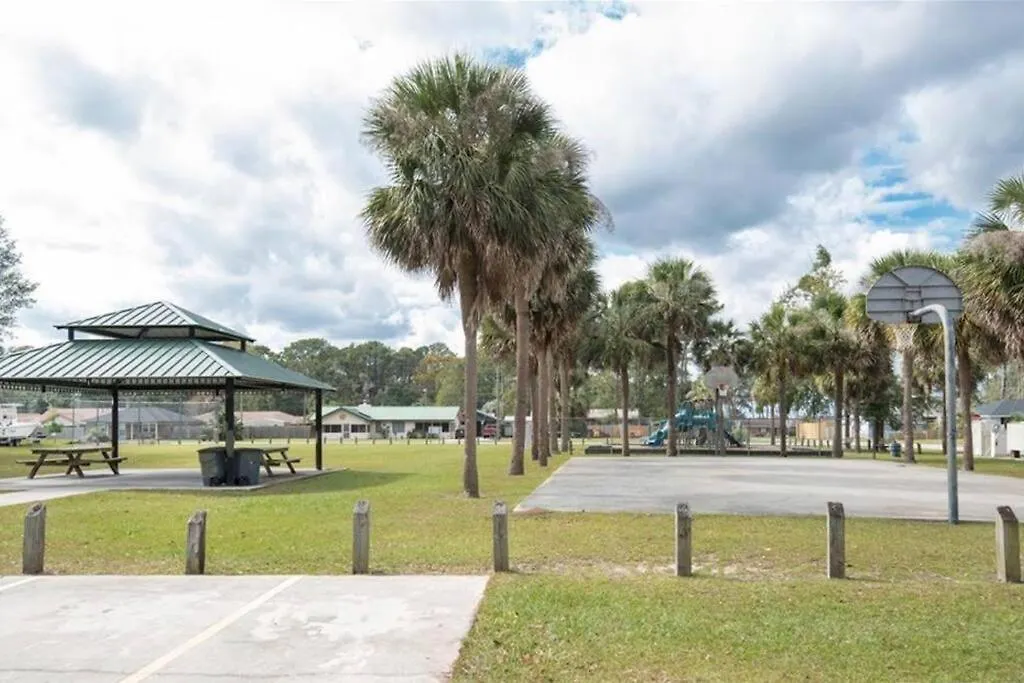 Waterfront Jungalow W/ Dock & Hot Tub! Savannah 0*,